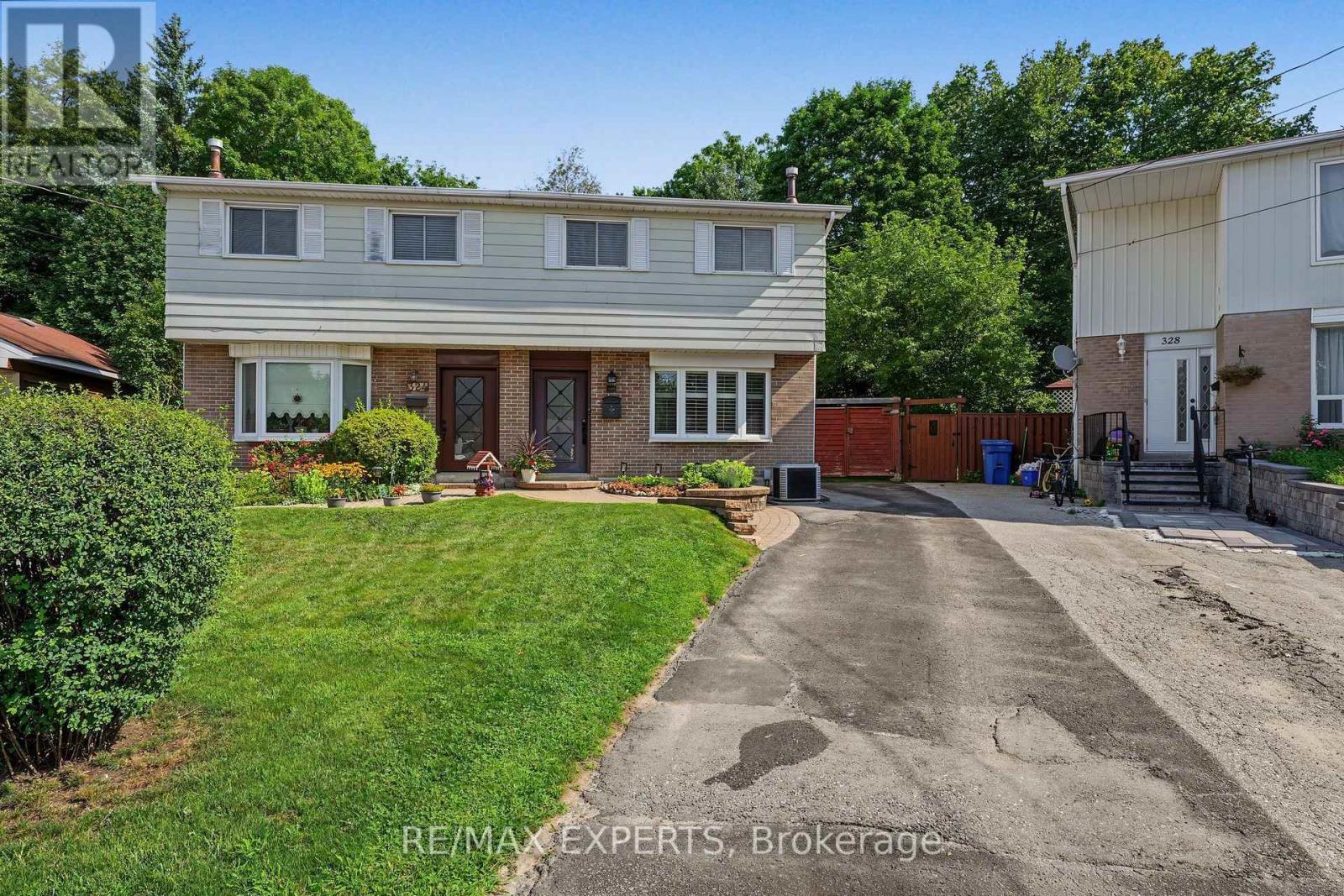 326 Oakwood Court, Newmarket (Huron Heights-Leslie Valley), Ontario  L3Y 3C8 - Photo 3 - N13846784