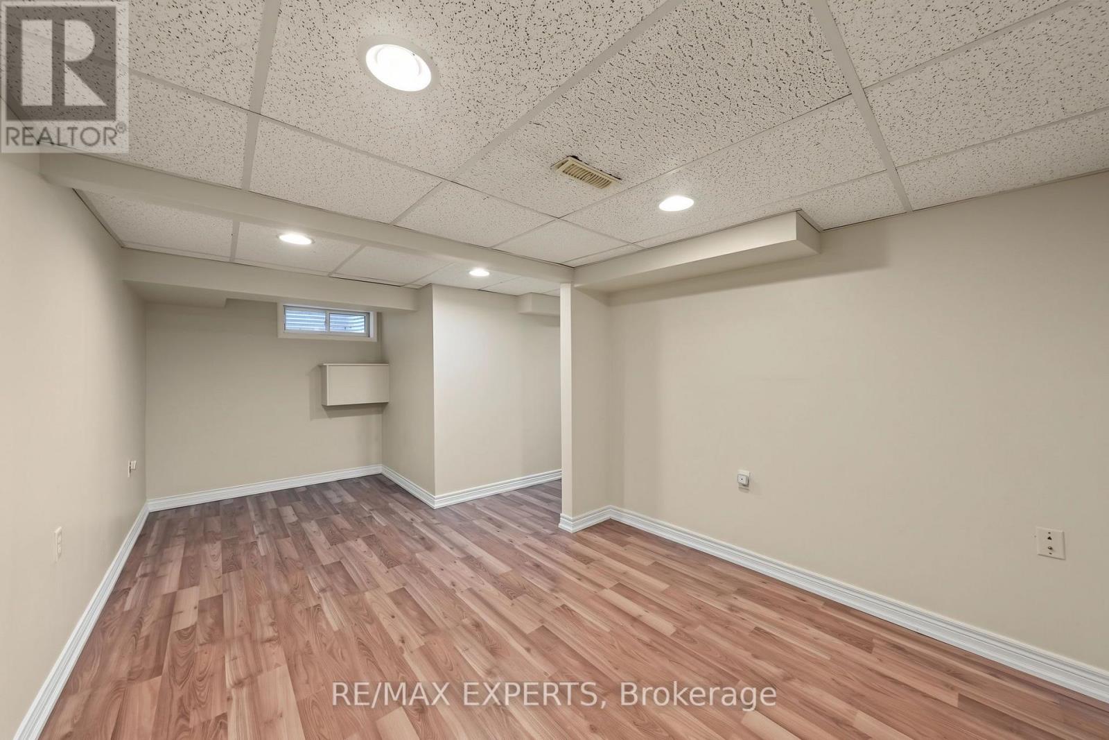 326 Oakwood Court, Newmarket (Huron Heights-Leslie Valley), Ontario  L3Y 3C8 - Photo 32 - N13846784