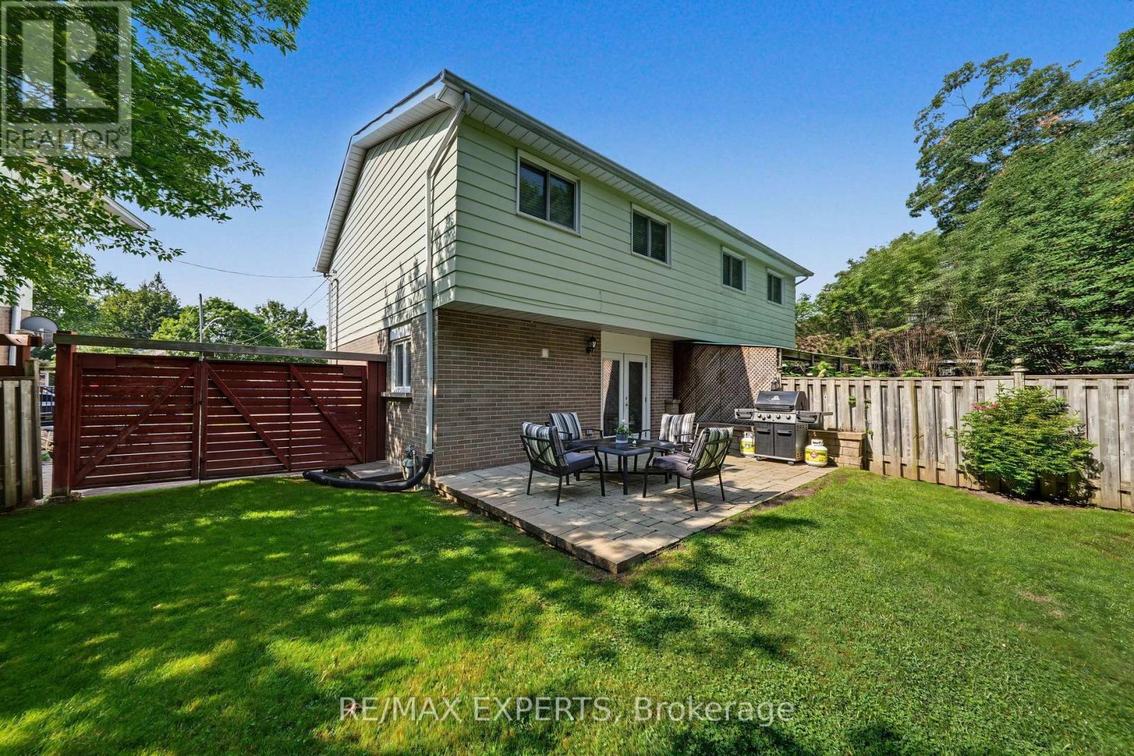 326 Oakwood Court, Newmarket (Huron Heights-Leslie Valley), Ontario  L3Y 3C8 - Photo 36 - N13846784