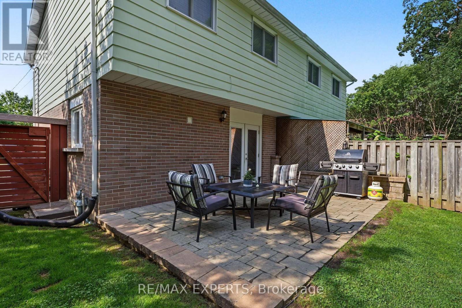 326 Oakwood Court, Newmarket (Huron Heights-Leslie Valley), Ontario  L3Y 3C8 - Photo 37 - N13846784