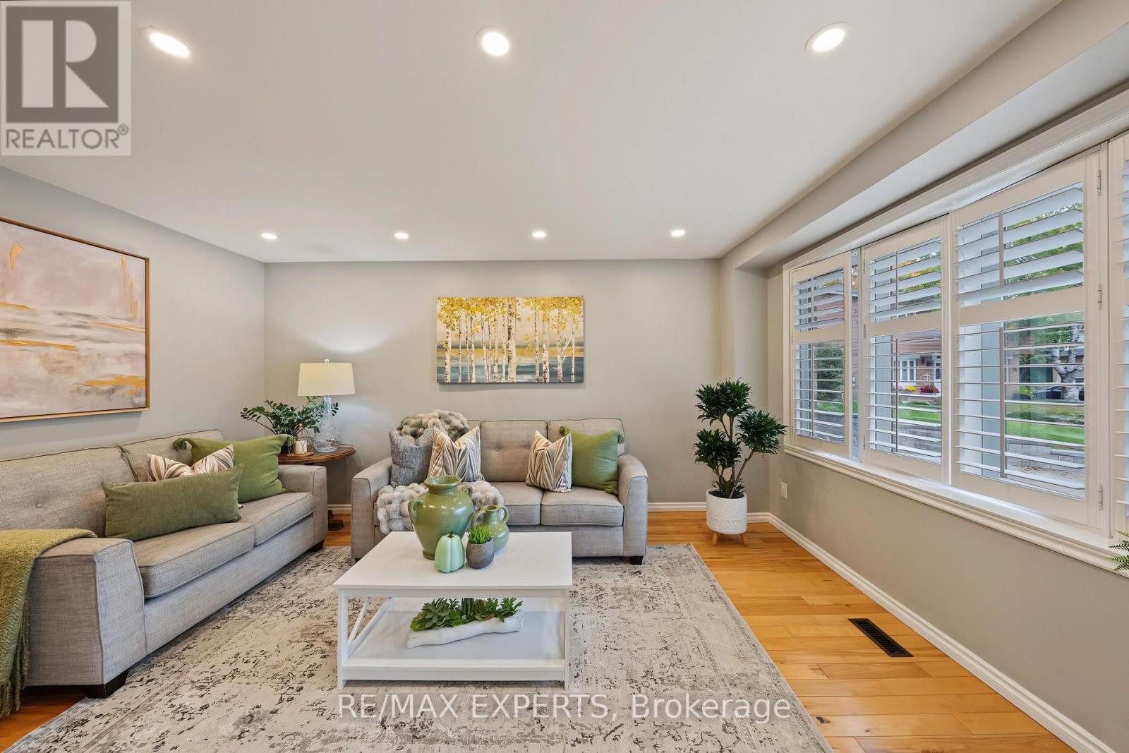 326 Oakwood Court, Newmarket (Huron Heights-Leslie Valley), Ontario  L3Y 3C8 - Photo 8 - N13846784