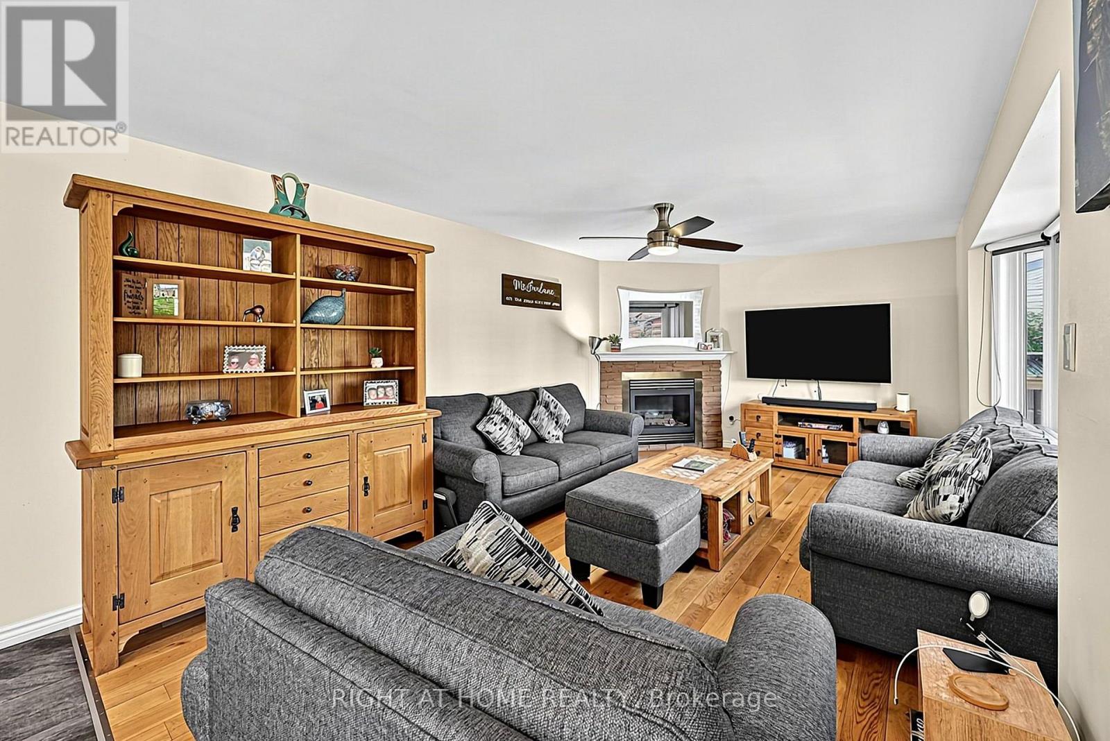 44 Edenbridge Drive, Essa (Angus), Ontario  L0M 1B3 - Photo 13 - N13846786