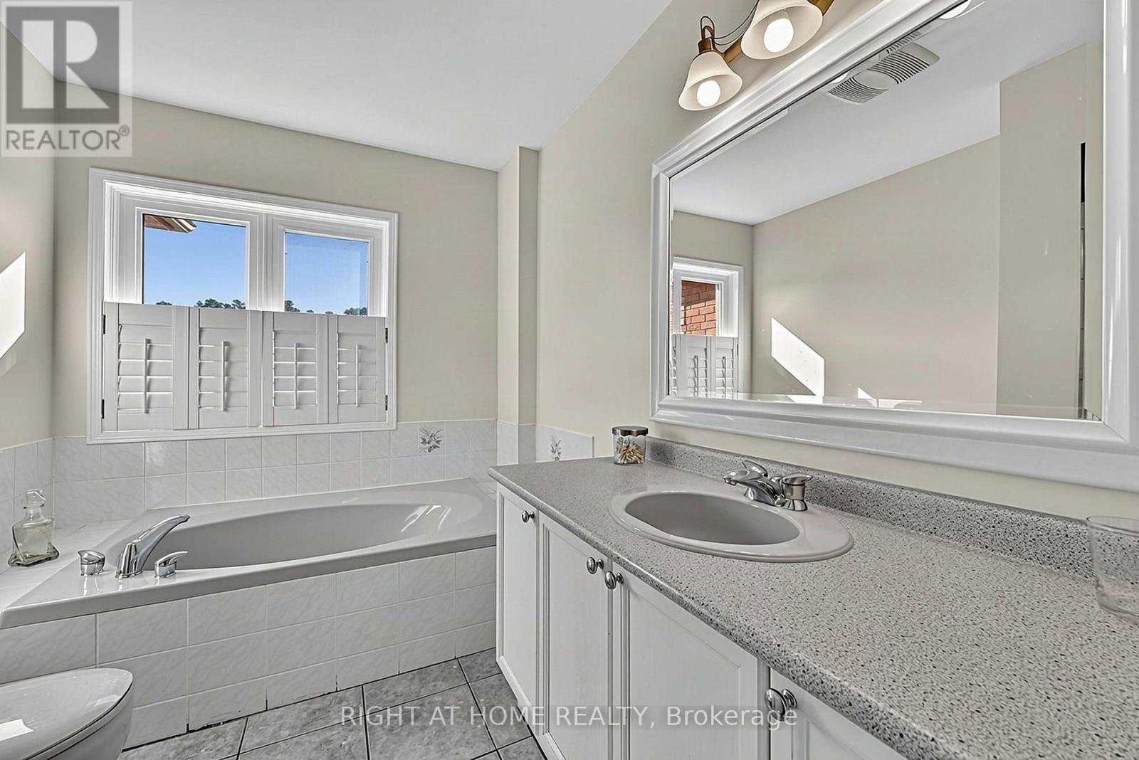 44 Edenbridge Drive, Essa (Angus), Ontario  L0M 1B3 - Photo 21 - N13846786
