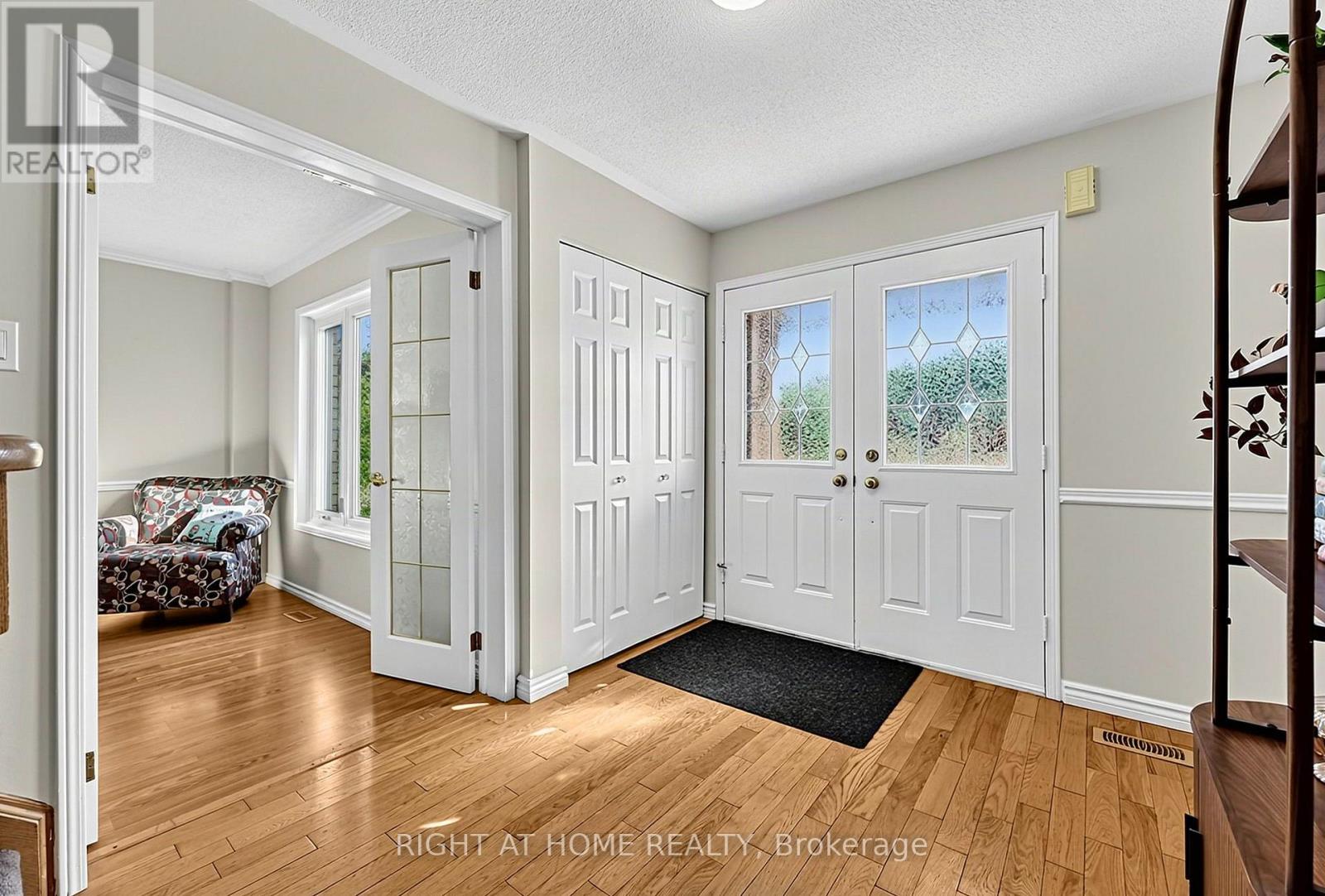 44 Edenbridge Drive, Essa (Angus), Ontario  L0M 1B3 - Photo 5 - N13846786