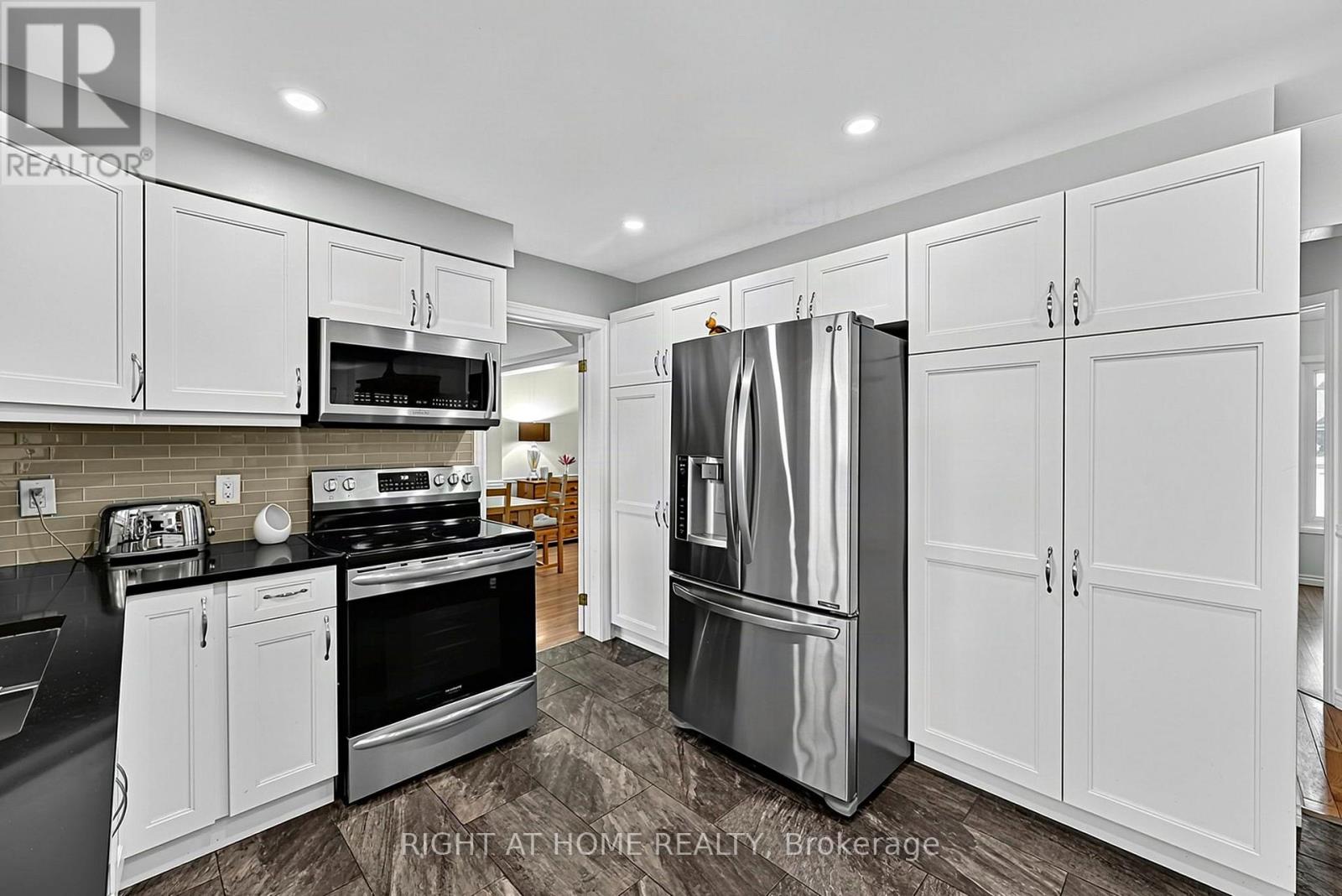 44 Edenbridge Drive, Essa (Angus), Ontario  L0M 1B3 - Photo 8 - N13846786