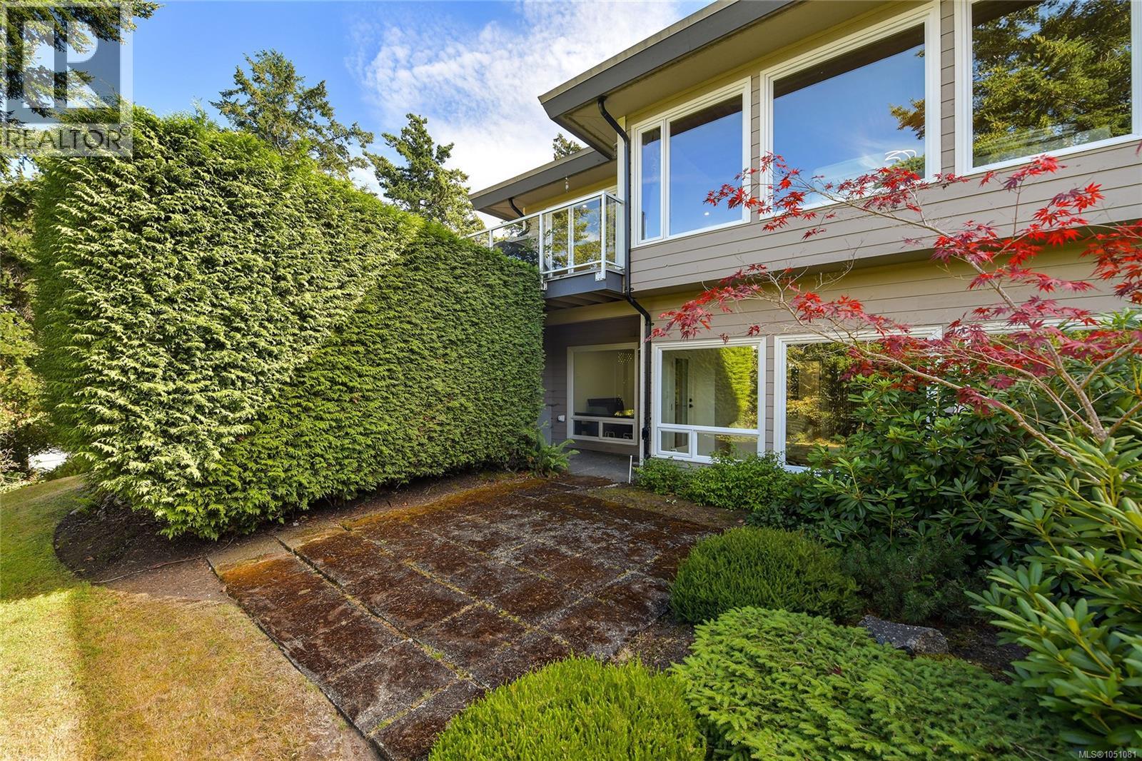 109 2829 Arbutus Rd