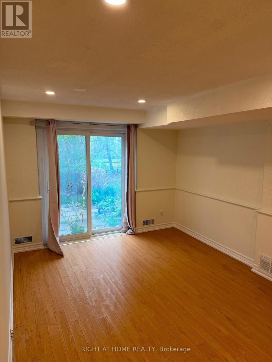 Bsmt - 4154 Sunflower Drive, Mississauga (Erin Mills), Ontario  L5L 2L5 - Photo 12 - W13846740