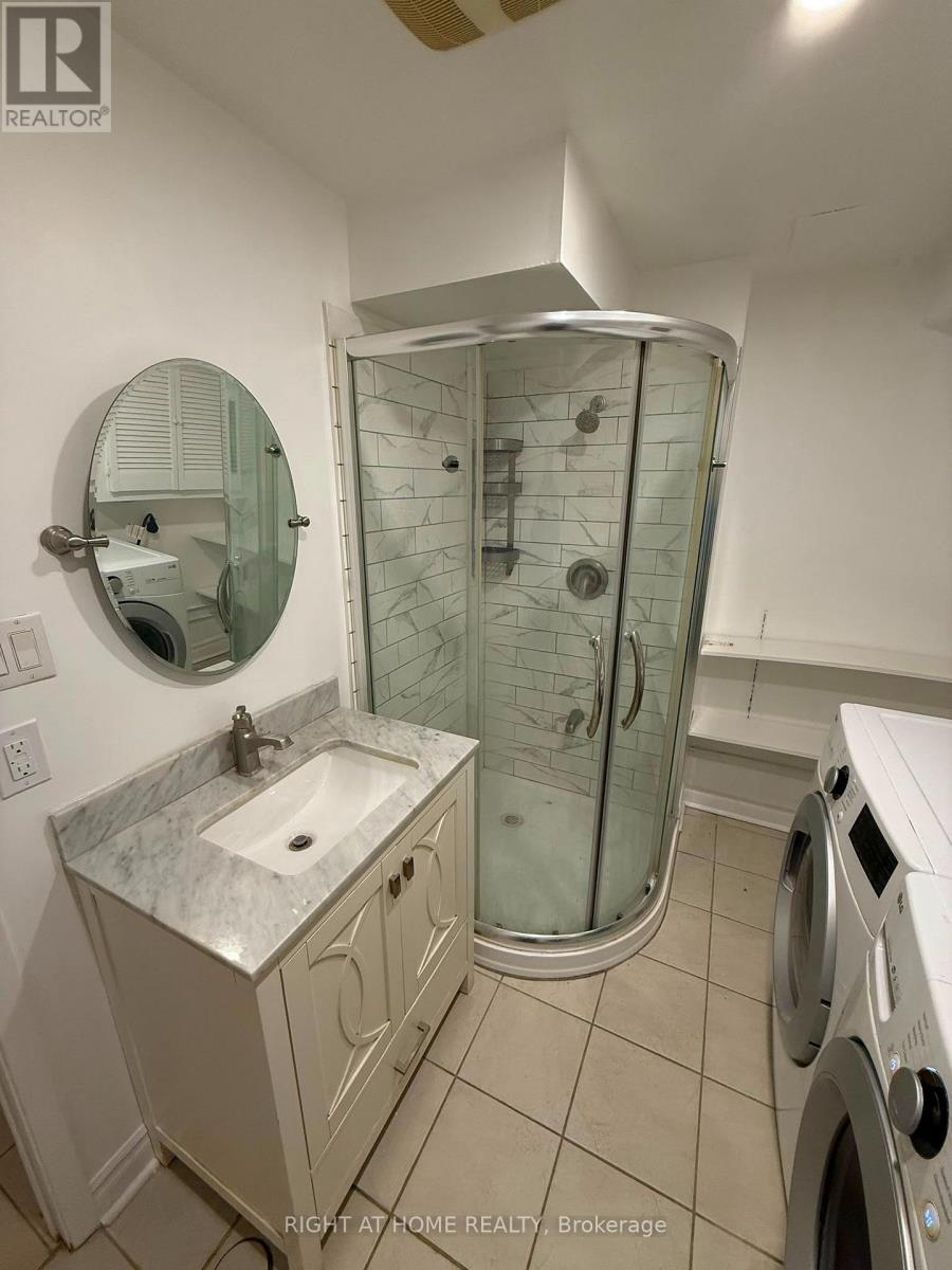 Bsmt - 4154 Sunflower Drive, Mississauga (Erin Mills), Ontario  L5L 2L5 - Photo 3 - W13846740