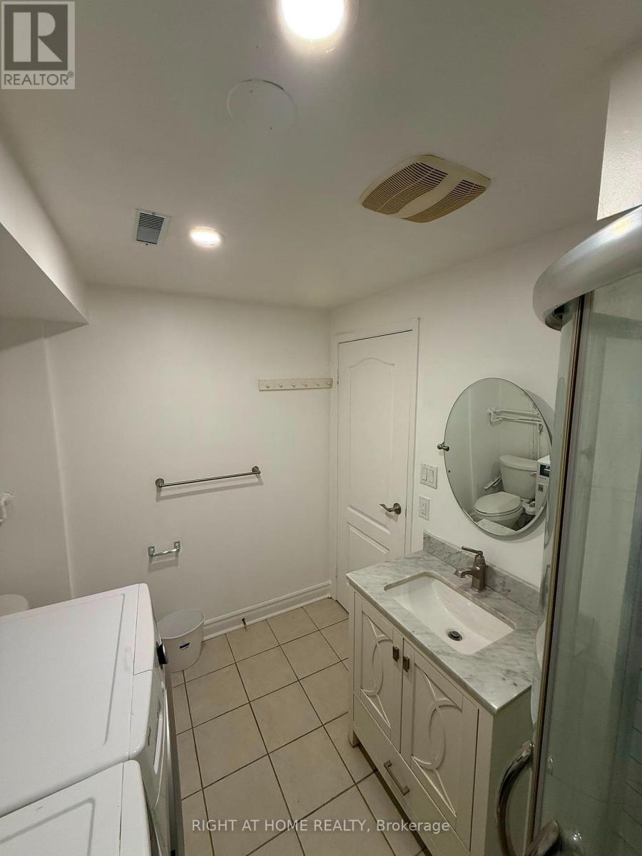 Bsmt - 4154 Sunflower Drive, Mississauga (Erin Mills), Ontario  L5L 2L5 - Photo 4 - W13846740
