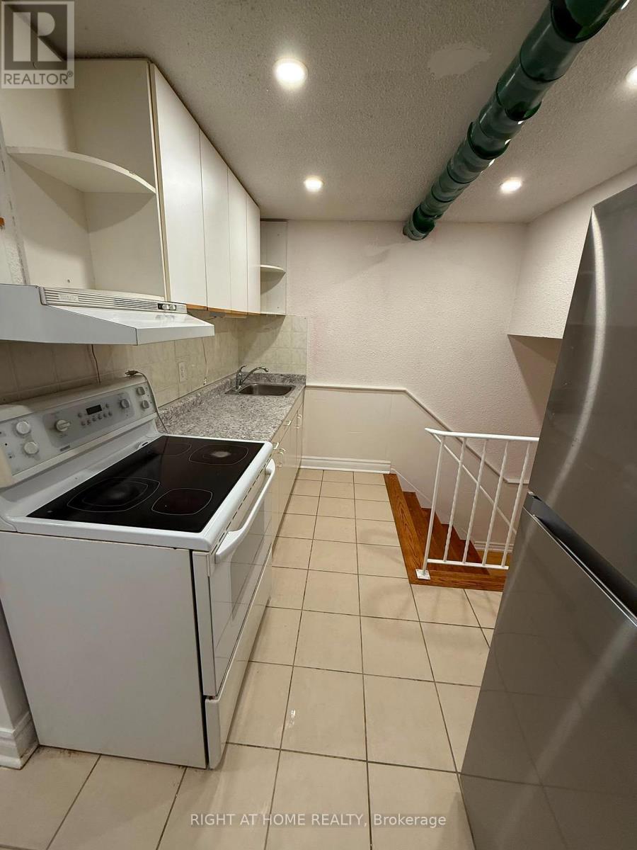 Bsmt - 4154 Sunflower Drive, Mississauga (Erin Mills), Ontario  L5L 2L5 - Photo 8 - W13846740