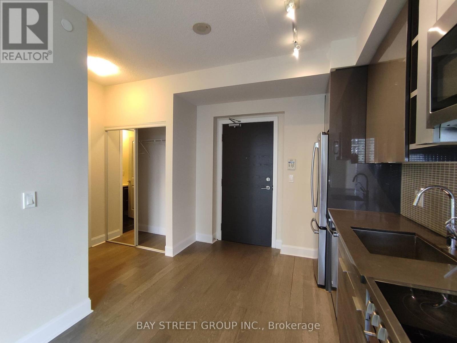 1906 - 33 Shore Breeze Drive, Toronto (Mimico), Ontario  M8V 0G1 - Photo 4 - W13846750