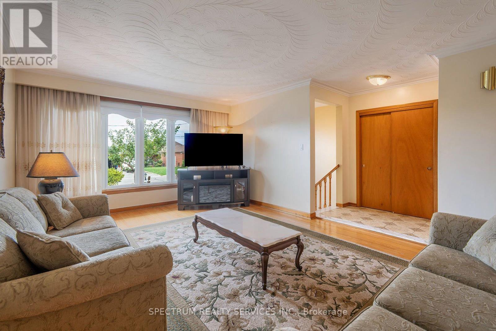 37 Jocada Road, Toronto, Ontario  M6L 2J4 - Photo 10 - W13846808