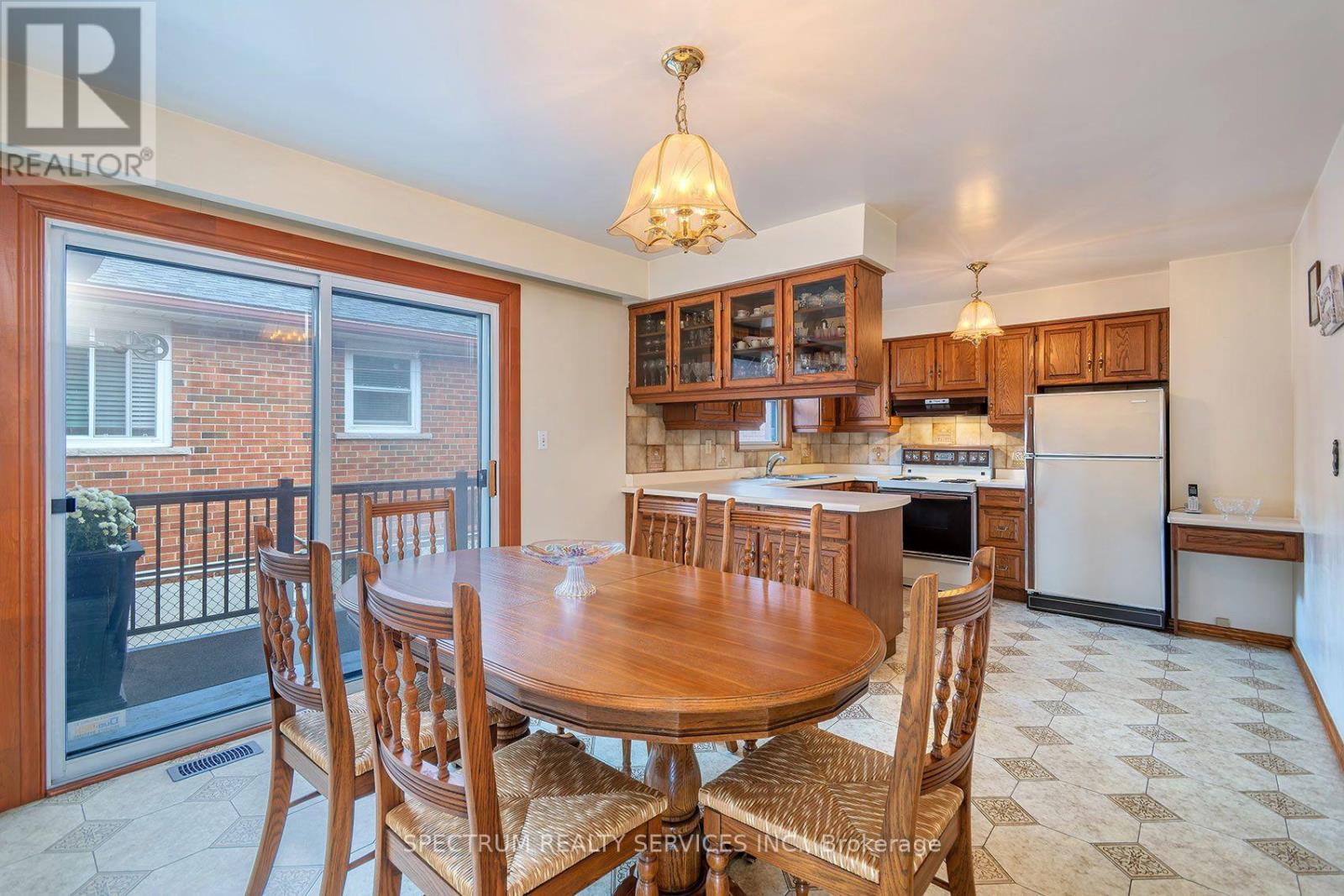 37 Jocada Road, Toronto, Ontario  M6L 2J4 - Photo 11 - W13846808