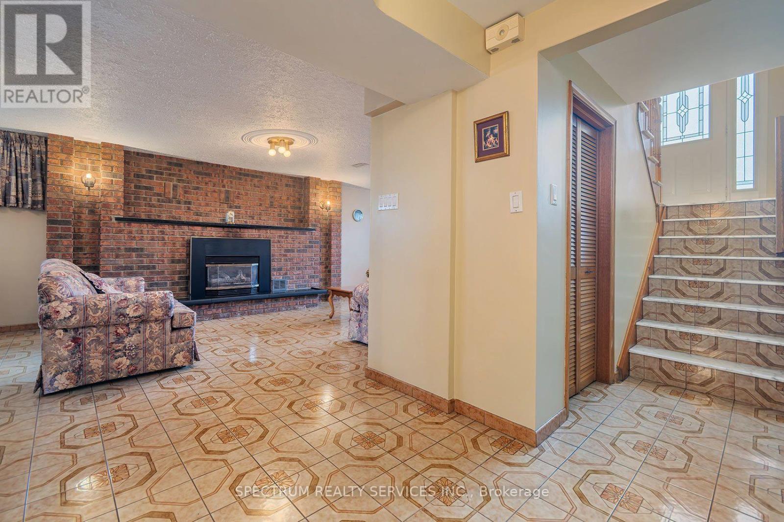 37 Jocada Road, Toronto, Ontario  M6L 2J4 - Photo 25 - W13846808