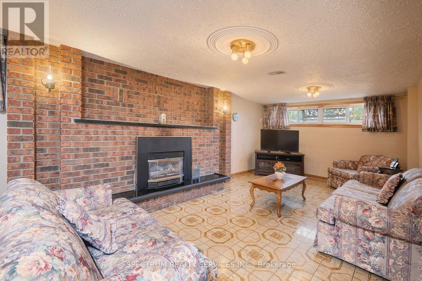 37 Jocada Road, Toronto, Ontario  M6L 2J4 - Photo 27 - W13846808