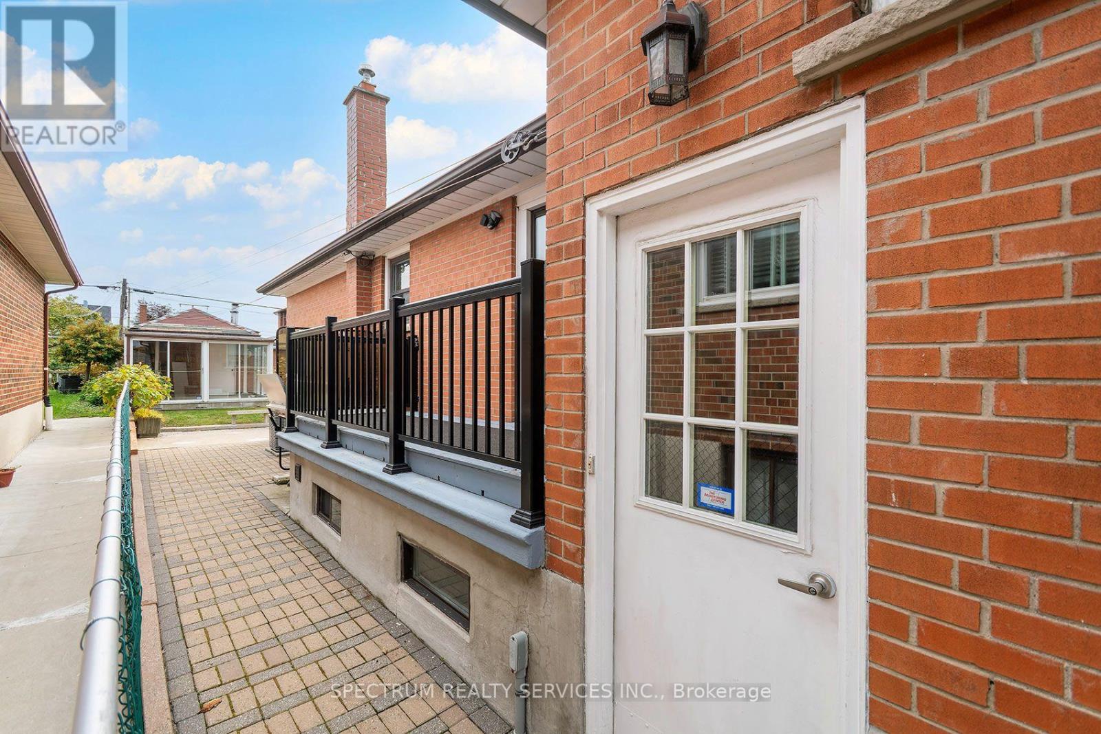 37 Jocada Road, Toronto, Ontario  M6L 2J4 - Photo 38 - W13846808