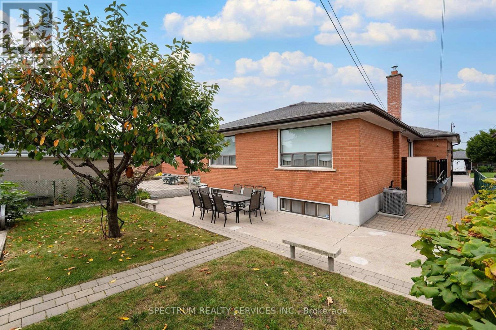 37 Jocada Road, Toronto, Ontario  M6L 2J4 - Photo 40 - W13846808
