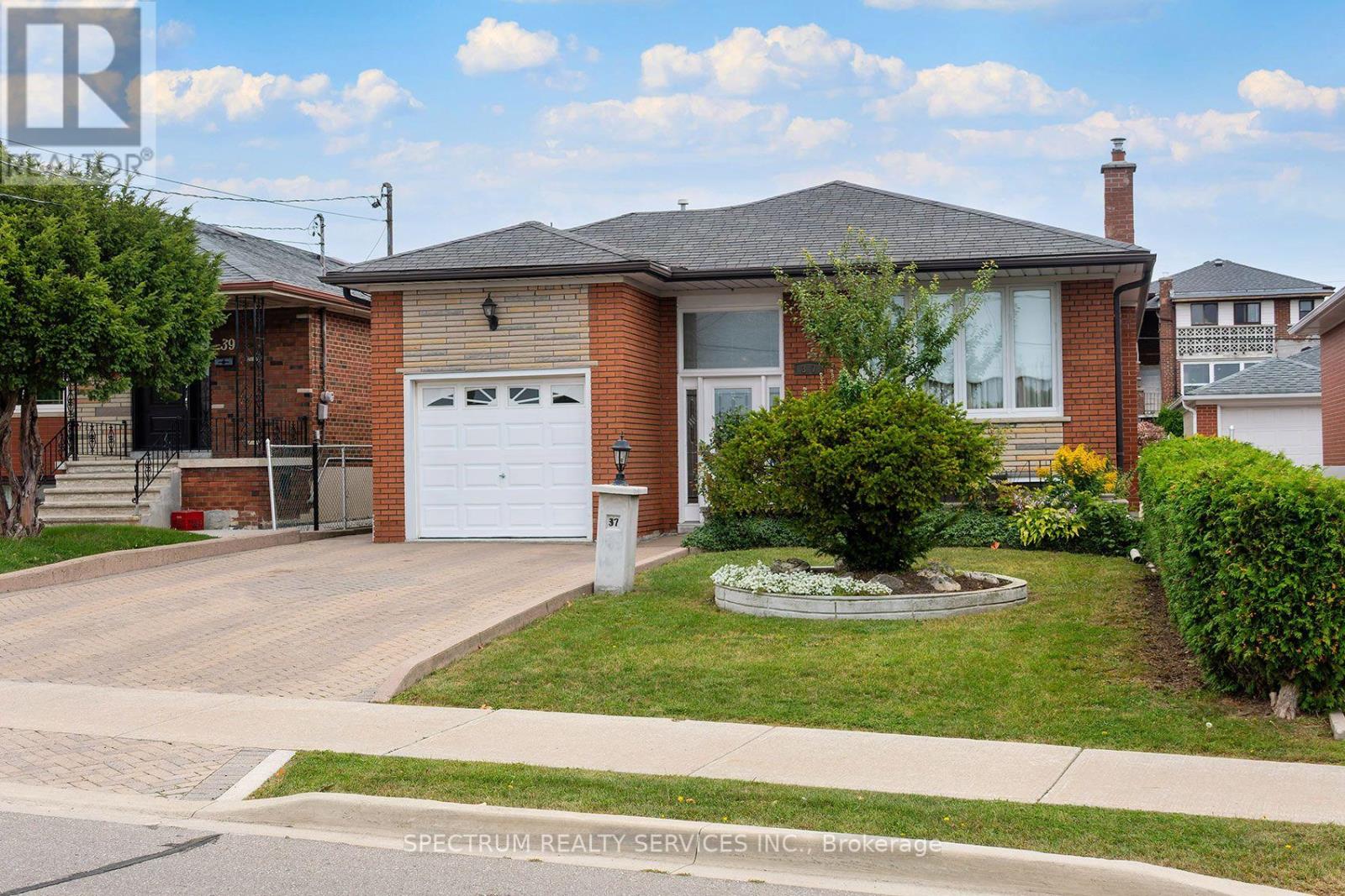 37 Jocada Road, Toronto, Ontario  M6L 2J4 - Photo 5 - W13846808