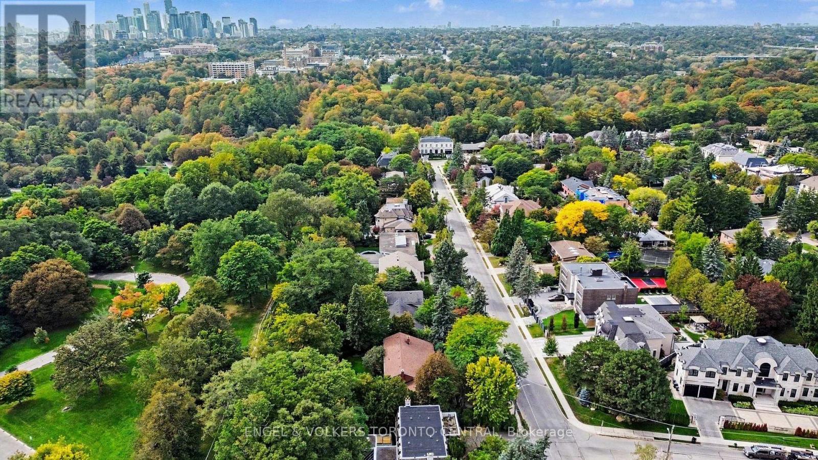 11 Suncrest Drive, Toronto, Ontario  M3C 2L1 - Photo 11 - C13845982