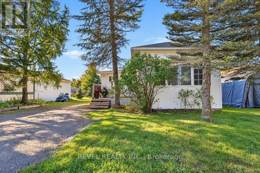 102 NOTRE DAME PLACE Timmins (MTJ - Trailer Parks) Ontario Canada P4R0E2 3