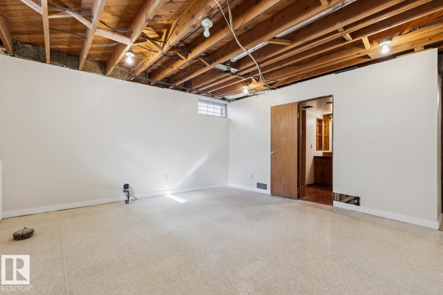 11519 42 AV NW