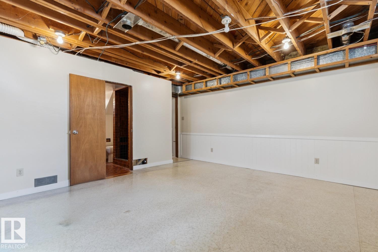 11519 42 AV NW