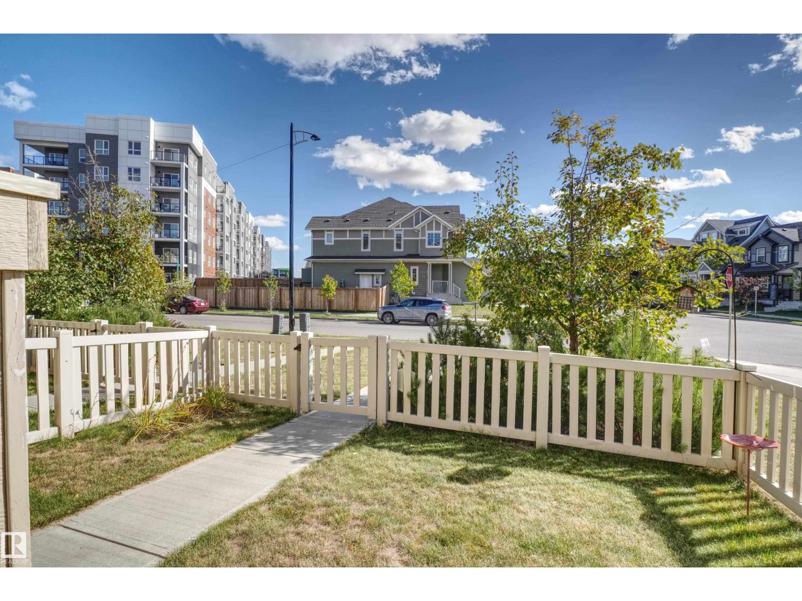 862 DANIELS WY SW