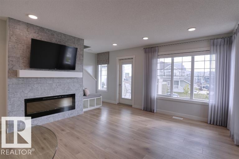 862 DANIELS WY SW
