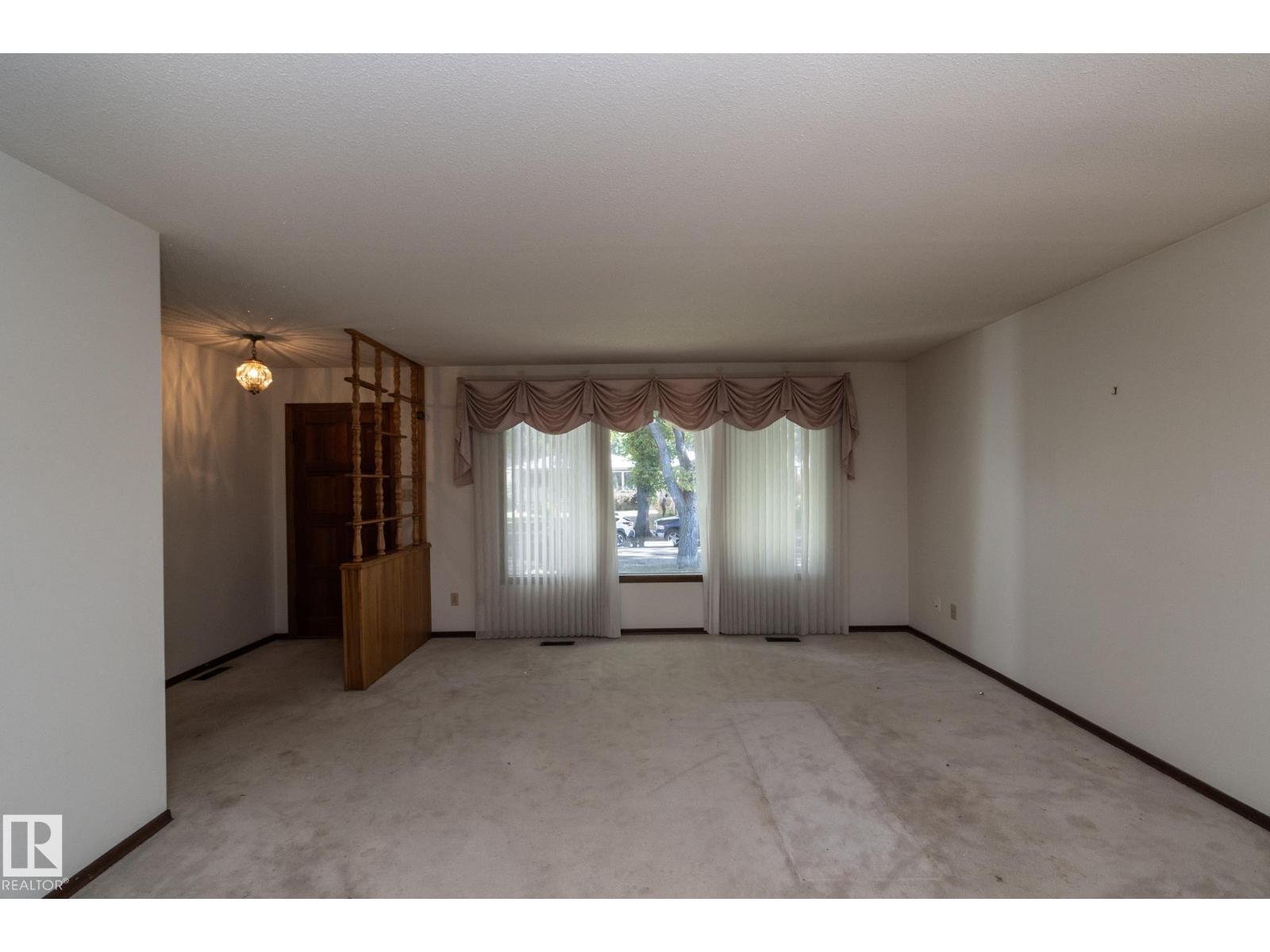 11322 52 ST NW