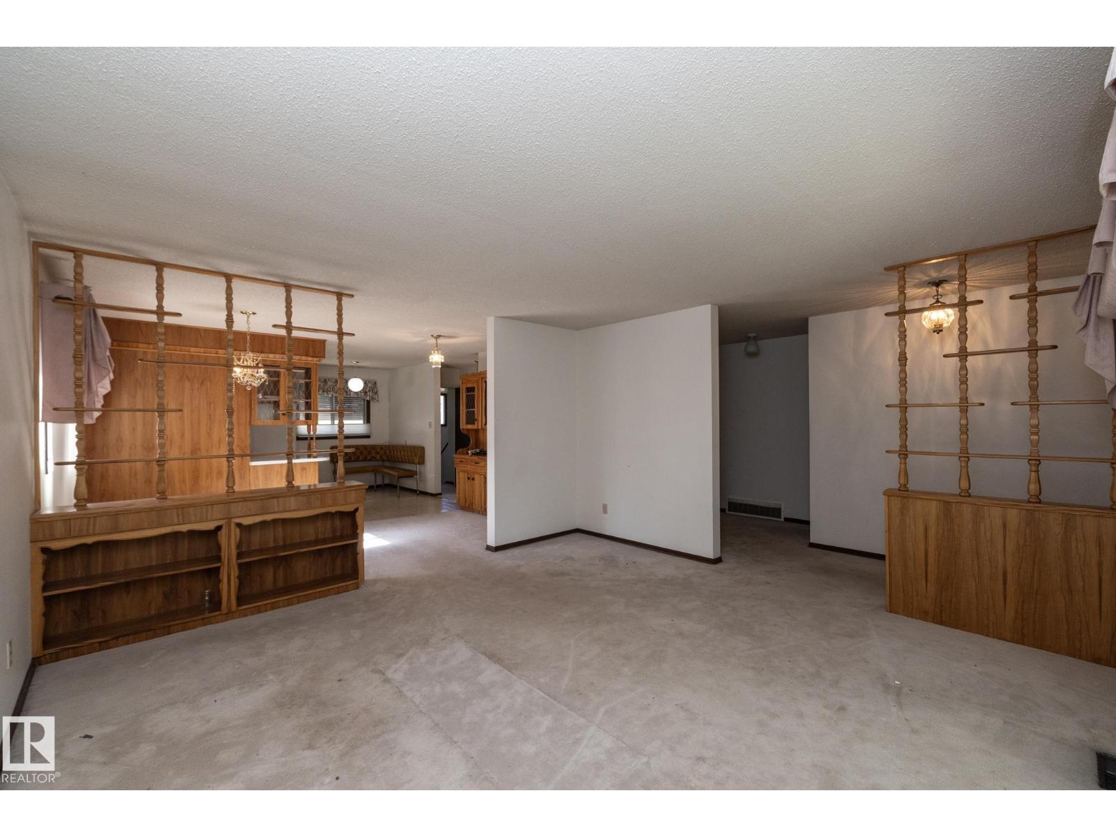 11322 52 ST NW
