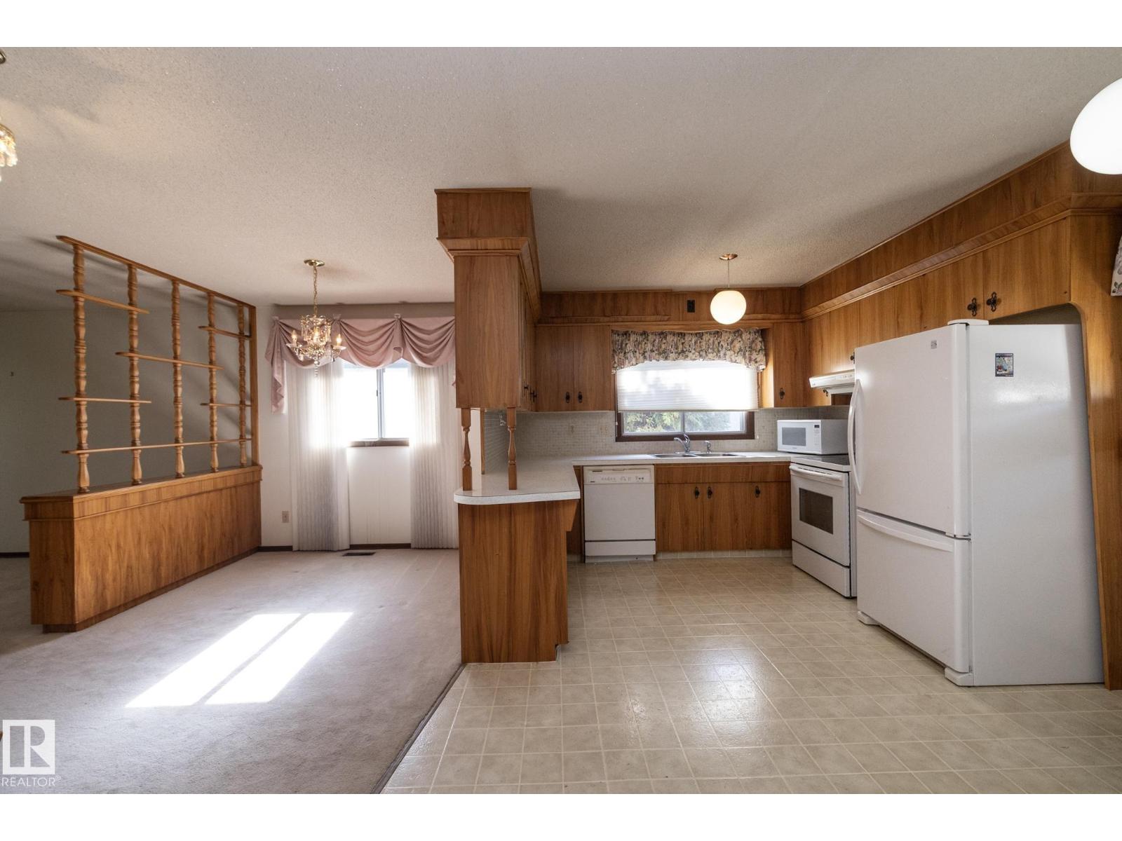 11322 52 ST NW