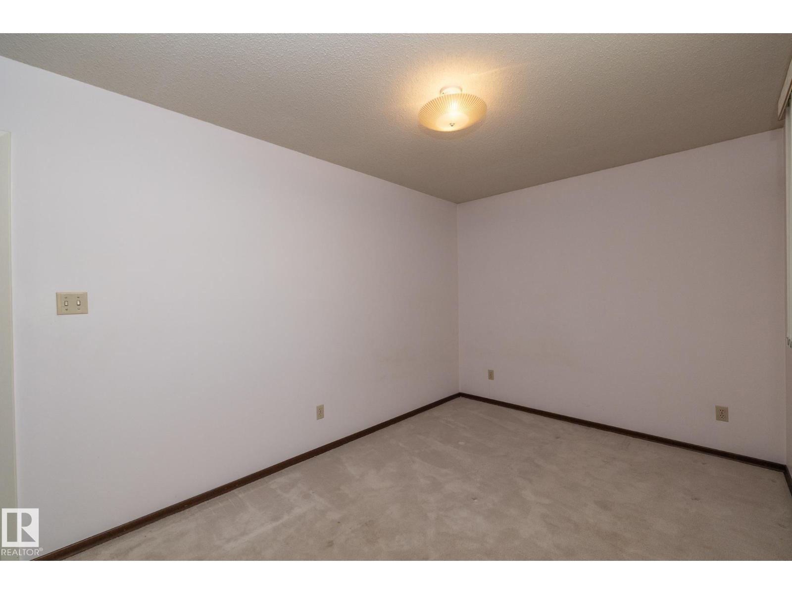 11322 52 ST NW