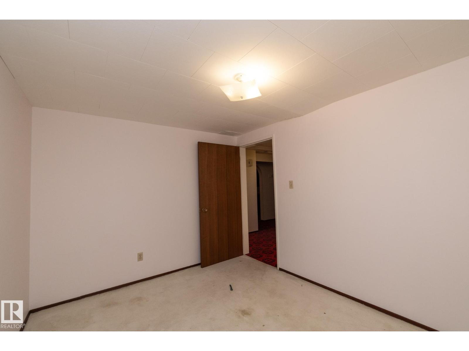 11322 52 ST NW