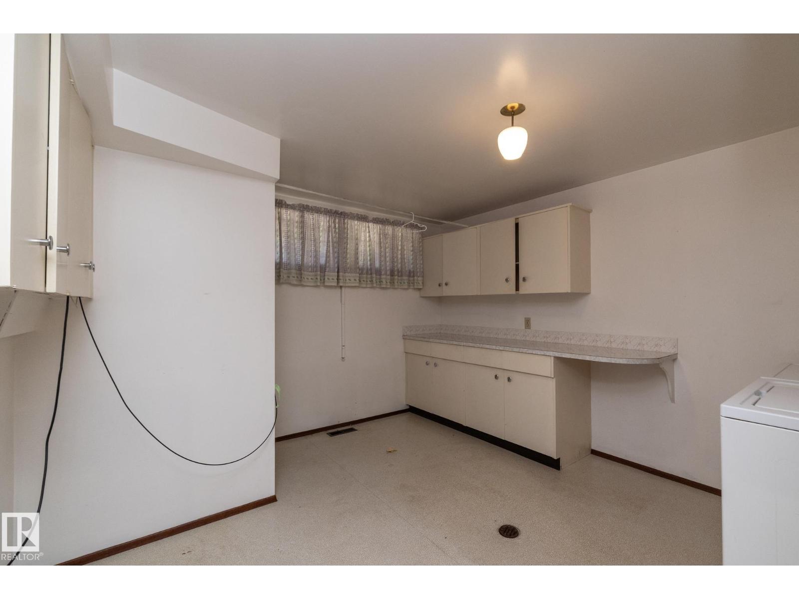 11322 52 ST NW