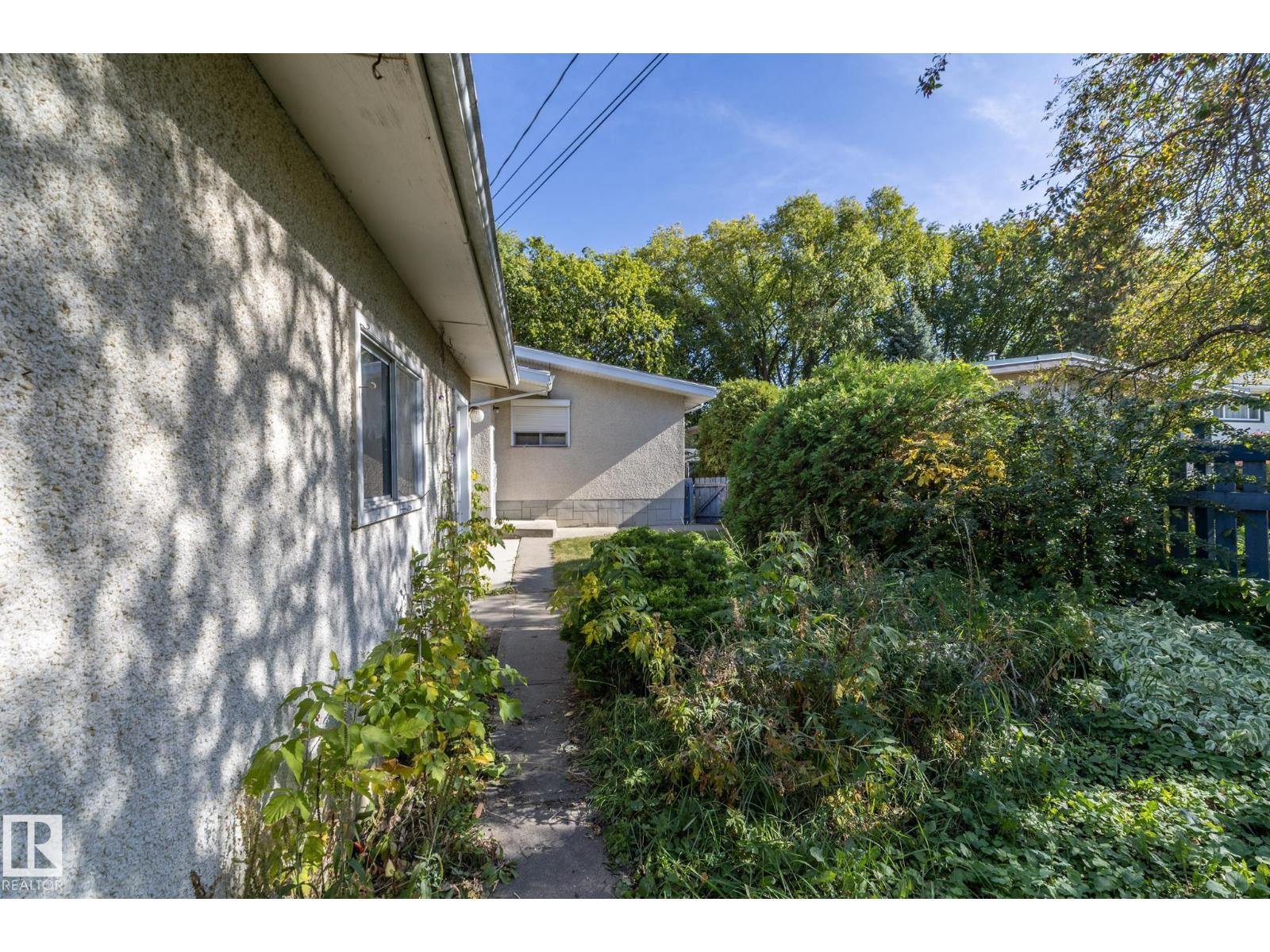 11322 52 ST NW