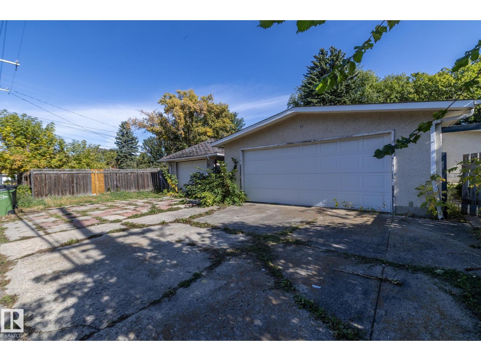 11322 52 ST NW
