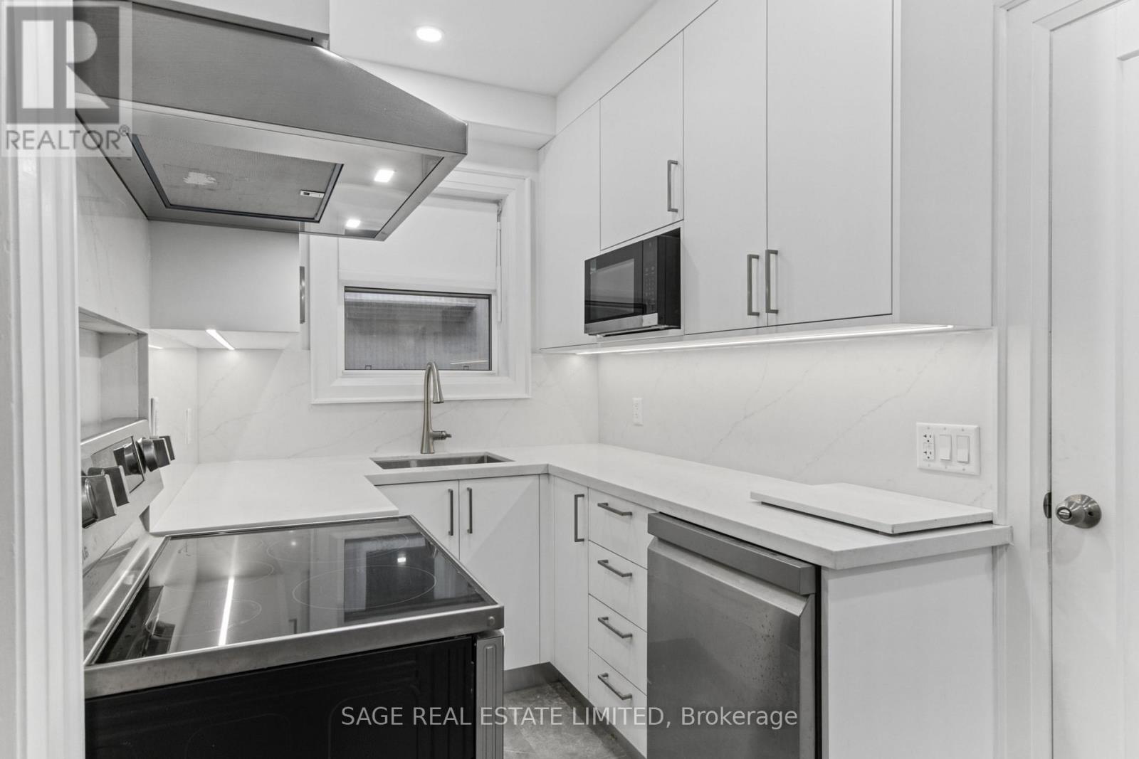 Main - 121 Braemar Avenue, Toronto, Ontario  M5P 2L3 - Photo 9 - C13847168