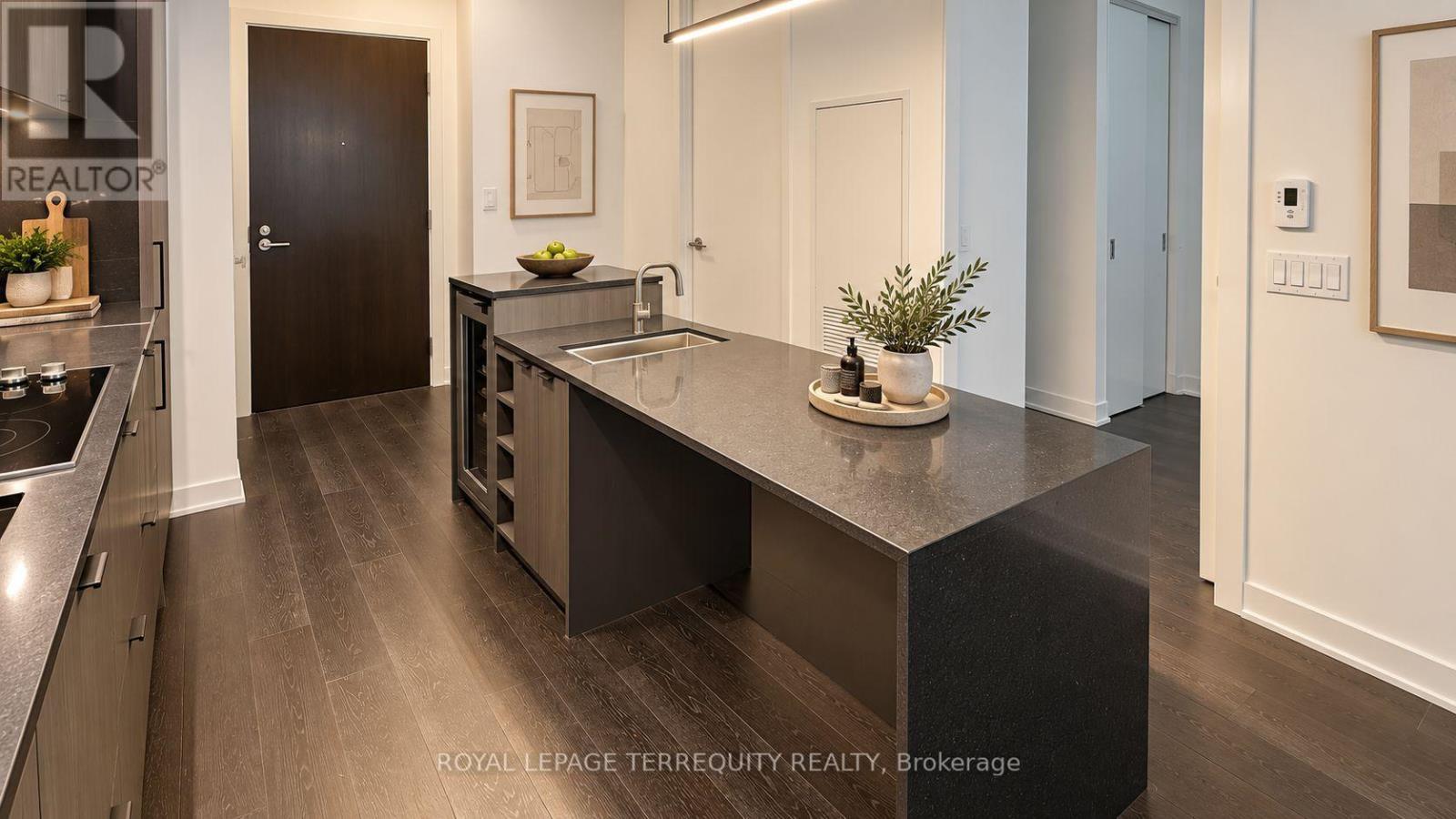 1406 - 11 Yorkville Avenue, Toronto (Little Portugal), Ontario  M4W 0B7 - Photo 7 - C13847336