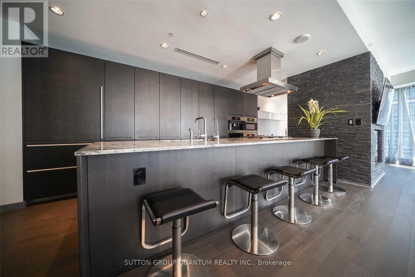 2109 - 180 UNIVERSITY AVENUE
