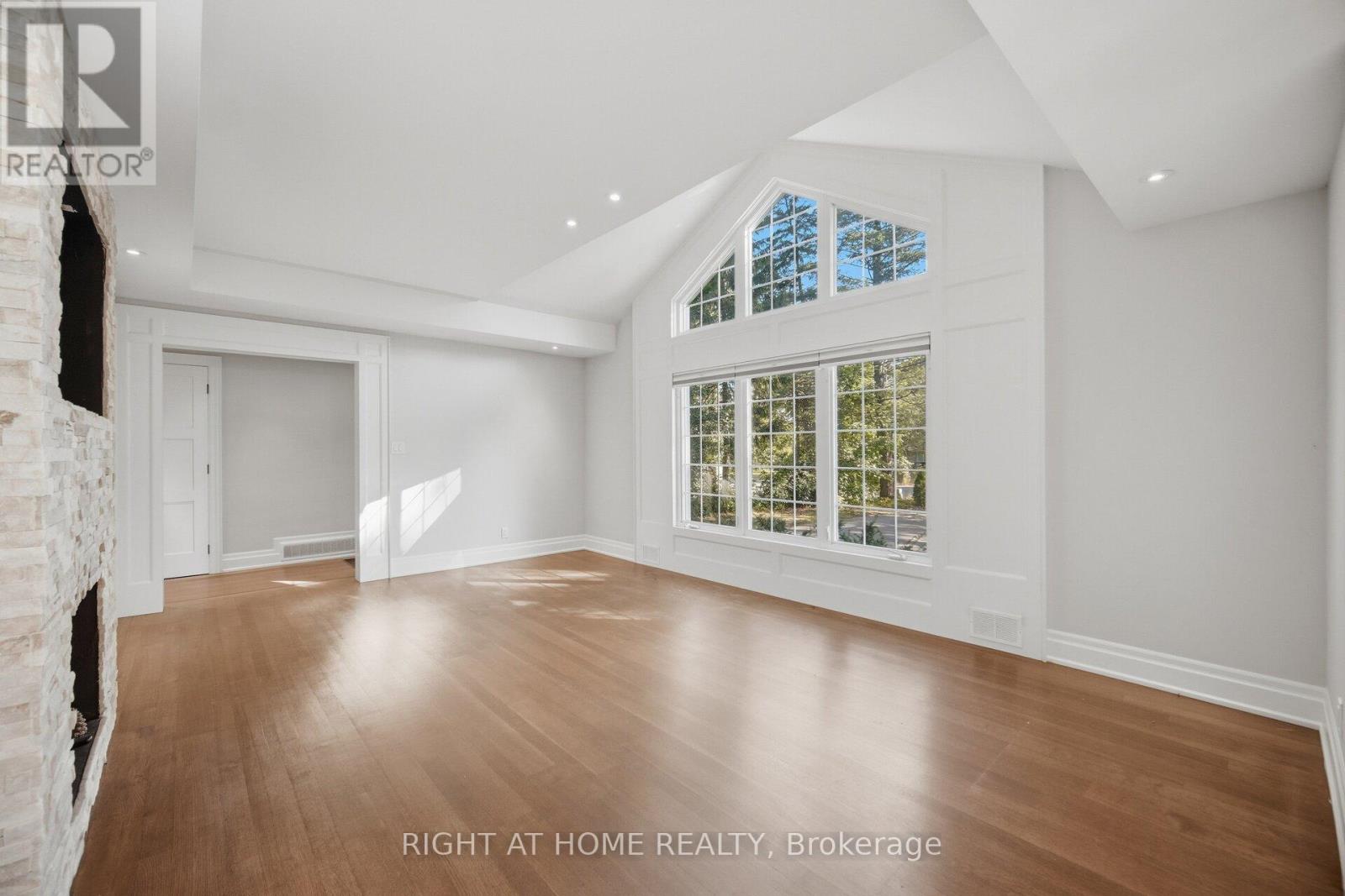 1037 Lakeshore Road W, Oakville, Ontario  L6L 1E7 - Photo 14 - W13830092
