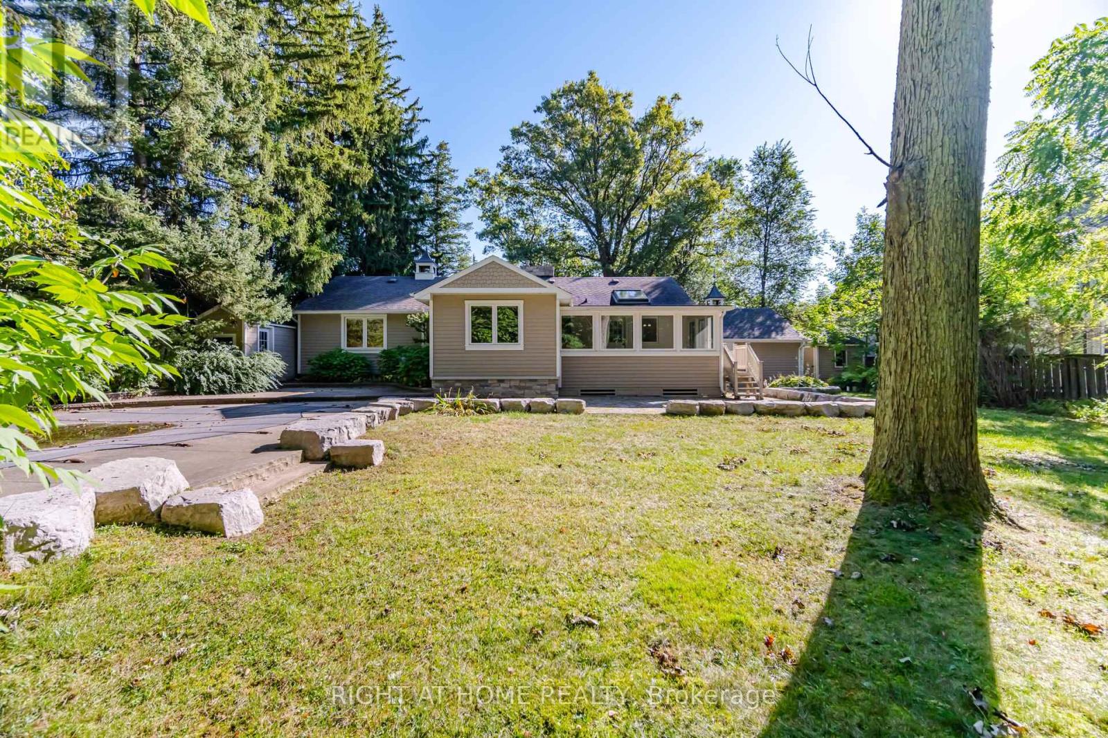 1037 Lakeshore Road W, Oakville, Ontario  L6L 1E7 - Photo 46 - W13830092