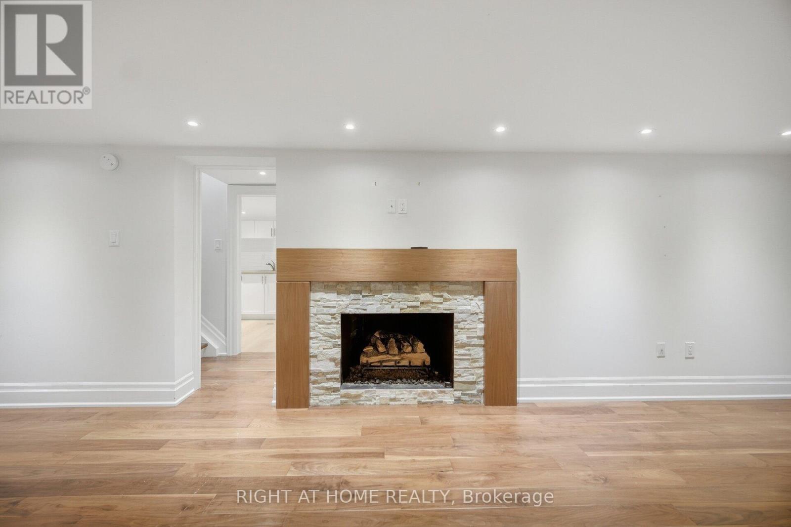 1037 Lakeshore Road W, Oakville, Ontario  L6L 1E7 - Photo 36 - W13830092