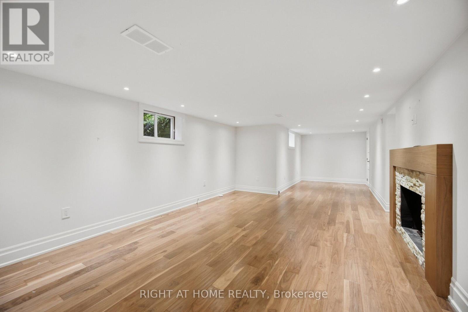 1037 Lakeshore Road W, Oakville, Ontario  L6L 1E7 - Photo 37 - W13830092