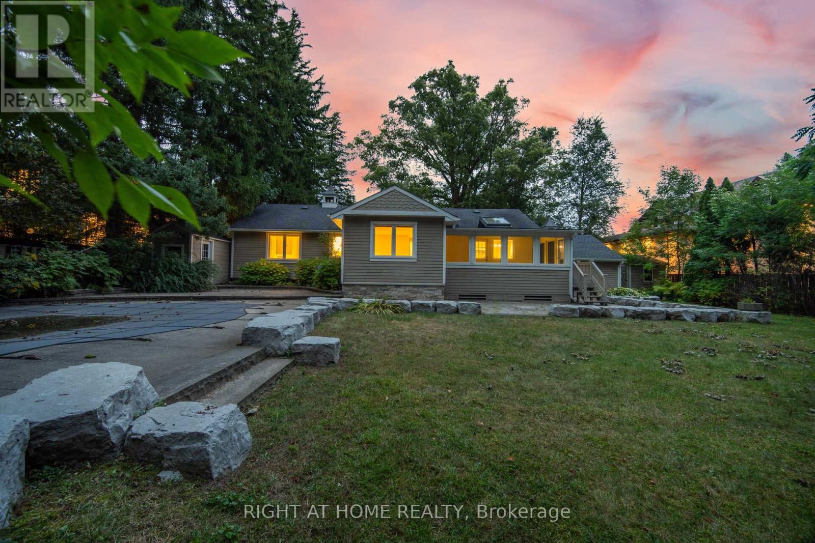 1037 Lakeshore Road W, Oakville, Ontario  L6L 1E7 - Photo 47 - W13830092