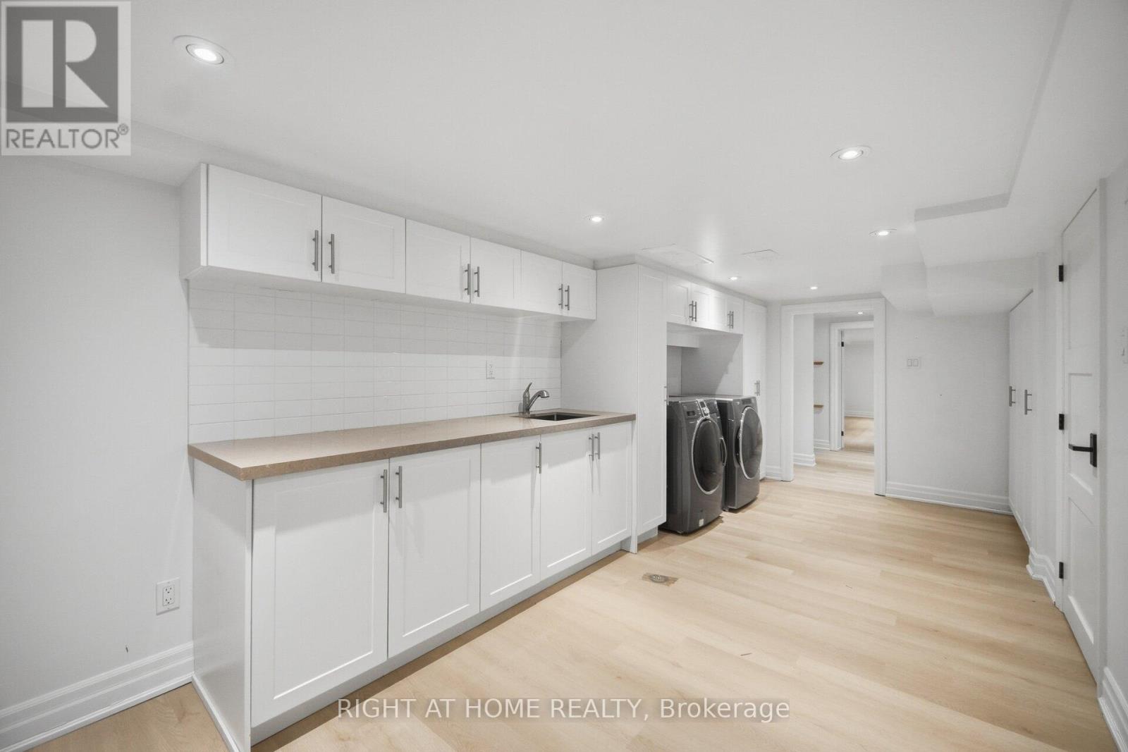 1037 Lakeshore Road W, Oakville, Ontario  L6L 1E7 - Photo 40 - W13830092