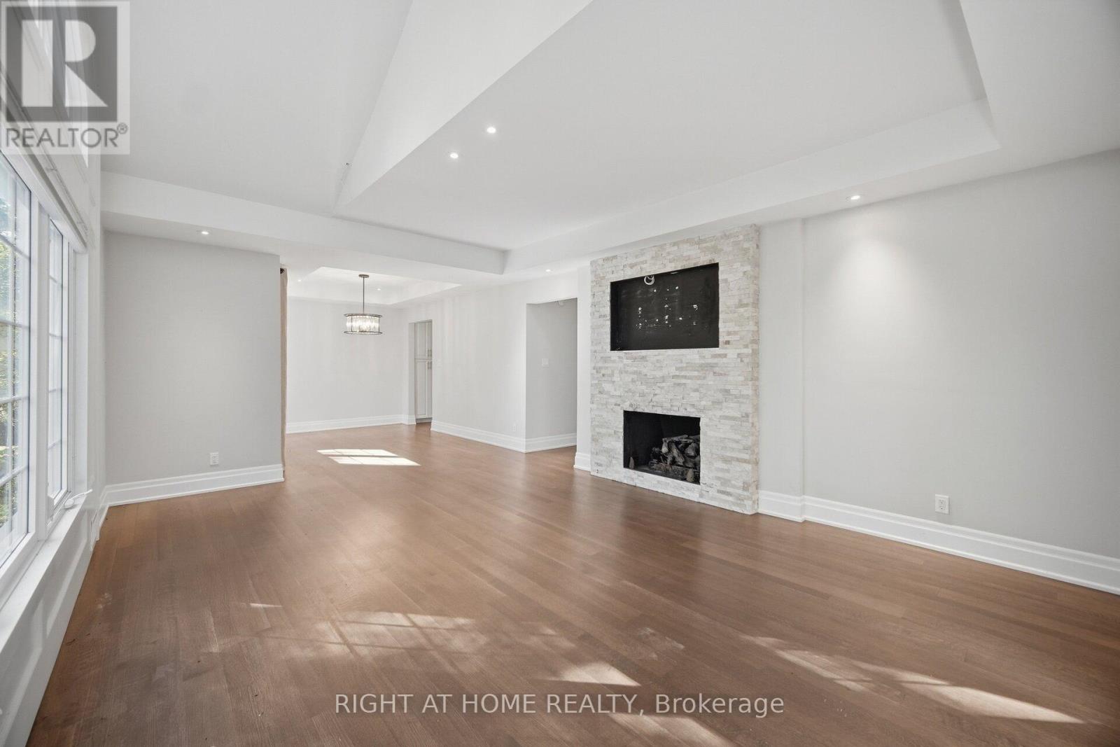 1037 Lakeshore Road W, Oakville, Ontario  L6L 1E7 - Photo 17 - W13830092