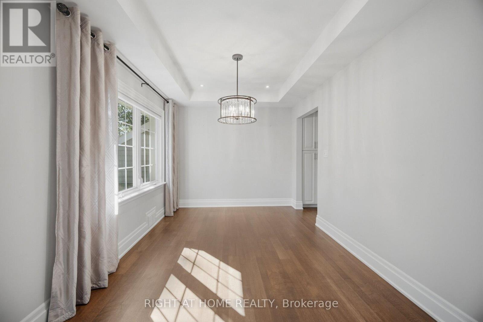 1037 Lakeshore Road W, Oakville, Ontario  L6L 1E7 - Photo 18 - W13830092