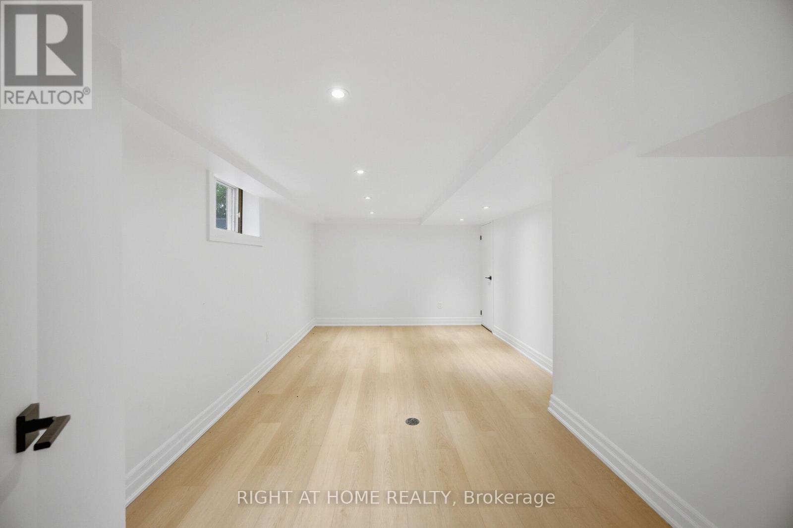 1037 Lakeshore Road W, Oakville, Ontario  L6L 1E7 - Photo 42 - W13830092