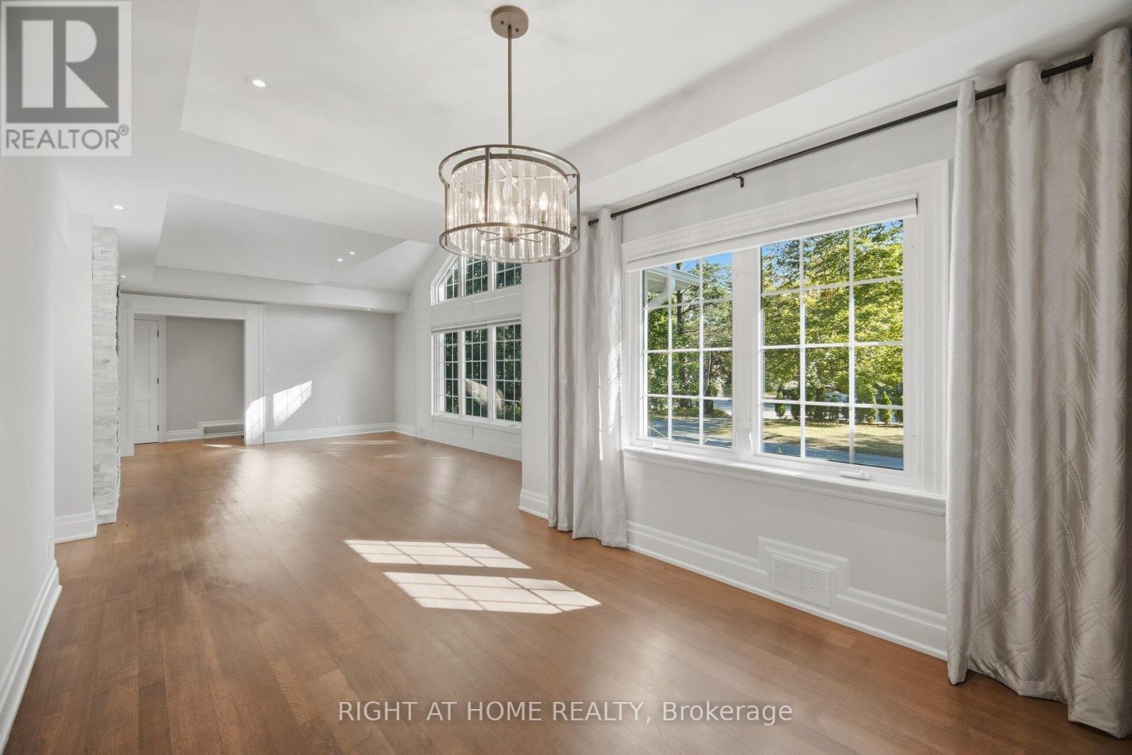 1037 Lakeshore Road W, Oakville, Ontario  L6L 1E7 - Photo 19 - W13830092