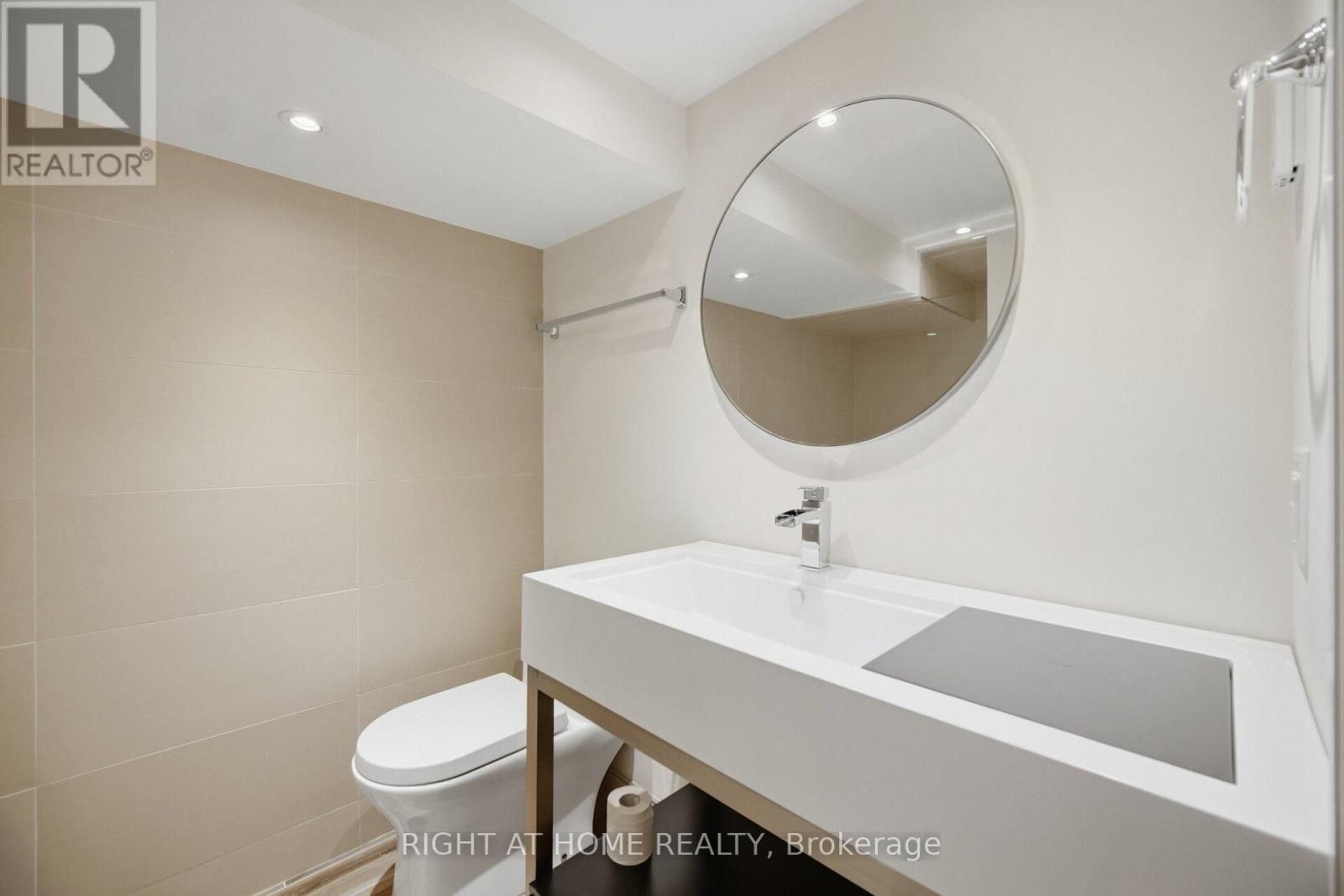1037 Lakeshore Road W, Oakville, Ontario  L6L 1E7 - Photo 43 - W13830092